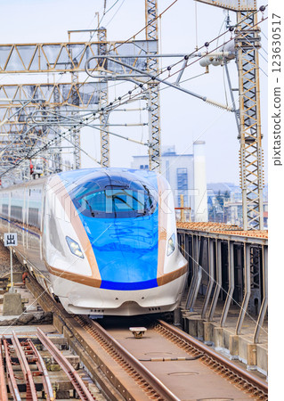 上越新幹線/北陸新幹線進入埼玉縣大宮站 123630517