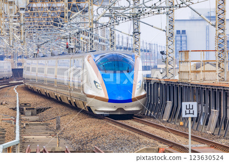 上越新幹線/北陸新幹線進入埼玉縣大宮站 123630524