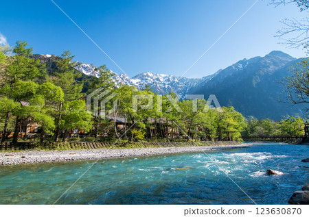 "Kamikochi in early summer" Fresh greenery around Kappa Bridge and snow on the Hotaka mountain range "Kamikochi in early summer" Fresh greenery around Kappa Bridge and snow on the Hotaka mountain range 123630870