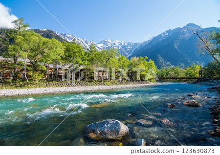 "Kamikochi in early summer" Fresh greenery around Kappa Bridge and snow on the Hotaka mountain range 123630873