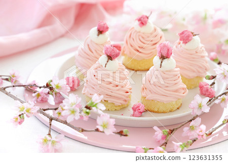 Sakura and strawberry Mont Blanc, cherry blossom viewing sweets, spring sweets 123631355