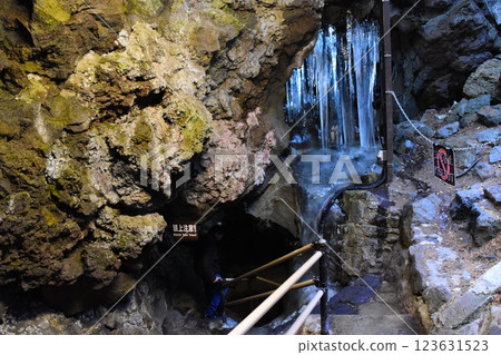 Narusawa冰洞 123631523