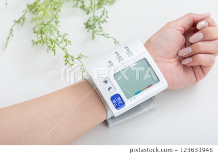 Hands measuring blood pressure 123631948