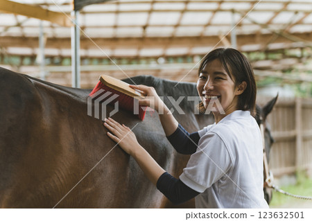 馬 馬兒 女生 123632501