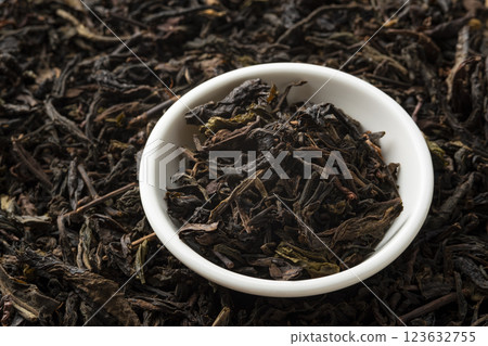 Dried tea leaves in white bowl,low grade and inexpensive price 123632755