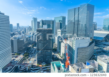 城市景觀:梅田車站週邊的摩天大樓 城市景觀:梅田車站週邊的摩天大樓 123632840