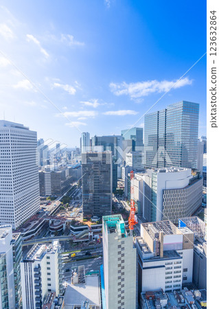 城市景觀：梅田車站週邊的摩天大樓 123632864