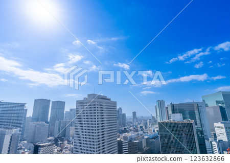 城市景觀：梅田車站週邊的摩天大樓 123632866