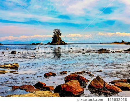 Amaharashi Coast and the snowy Tateyama mountain range 123632938