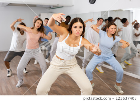 Group of different people rehearsing dance in dance studio 123637405