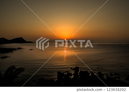 <五島風景>黎明時的阿布米塞熔岩海岸 <五島風景>黎明時的阿布米塞熔岩海岸 123638202