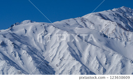 長野縣白馬村北阿爾卑斯山的藍天白雪 長野縣白馬村北阿爾卑斯山的藍天白雪 123638609
