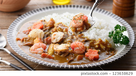 海鮮咖哩(扇貝、魷魚、蝦) 海鮮咖哩(扇貝、魷魚、蝦) 123638629