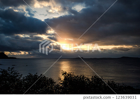 <Abumise Lava Coast, Goto City> The sun and the sea at dawn <Abumise Lava Coast, Goto City> The sun and the sea at dawn 123639031