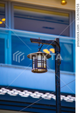 [Kyoto scenery] Kamogawa Nouryou-Yuka and Plover Lanterns in Pontocho 123639258