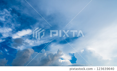 仲夏黃昏時分出現的積雨雲 仲夏黃昏時分出現的積雨雲 123639640