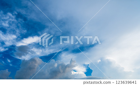 仲夏黃昏時分出現的積雨雲 仲夏黃昏時分出現的積雨雲 123639641