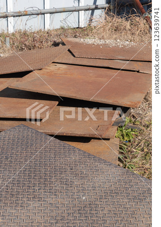 Bedding plate 123639741