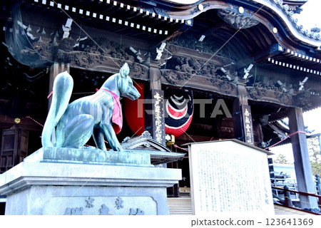 Aichi Prefecture Toyokawa Inari Shrine, main hall, fox statue and information board 123641369
