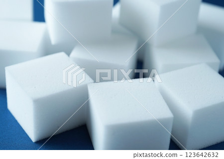 很多三聚氰胺海綿 很多三聚氰胺海綿 123642632