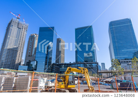 Urban landscape: A development area lined with Osaka's most representative buildings 123648008