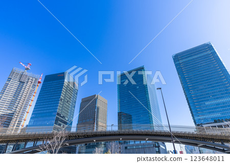 城市景觀:大阪最具代表性的建築林立的開發區 城市景觀:大阪最具代表性的建築林立的開發區 123648011