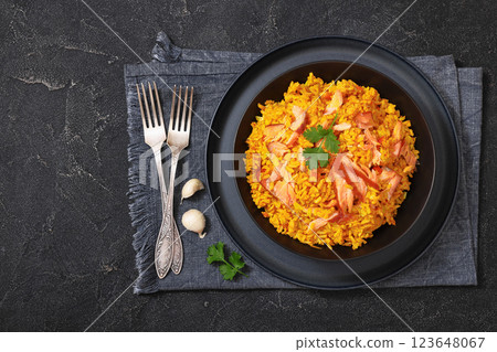 hot smoked salmon kedgeree in a black bowl 123648067