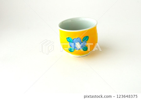 Green camellia sake cup 123648375