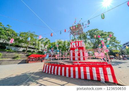 盆舞：日本夏季的季節性特色 123650650