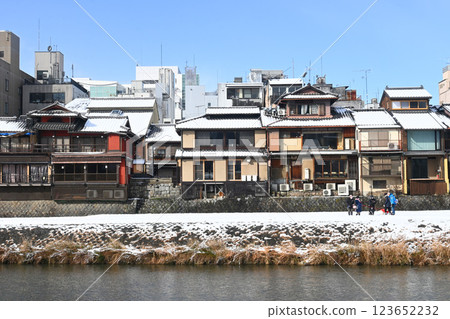 A snowy morning on the west bank of the Kamo River in Nakagyo Ward, Kyoto City A snowy morning on the west bank of the Kamo River in Nakagyo Ward, Kyoto City 123652232