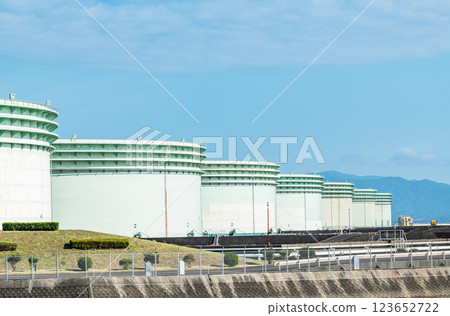 儲油基地的大油箱 儲油基地的大油箱 123652722