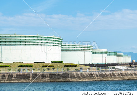 Large oil tank at an oil storage base 123652723