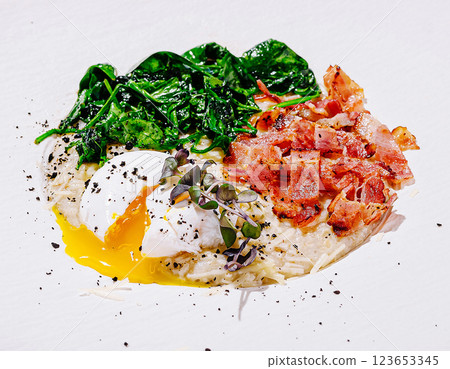 Attractive poached egg with spinach and crispy bacon 123653345