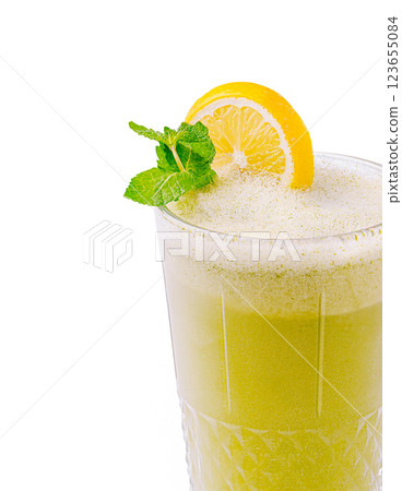 Refreshing beverage with lemon and mint in a glass Refreshing beverage with lemon and mint in a glass 123655084