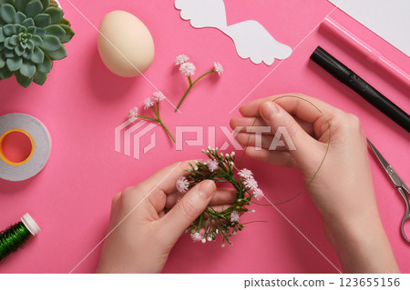 Handmade decoration Easter egg Angel. Step by step instructions. Step 3. Weave a wreath from real or artificial flowers using wire. Handmade decoration Easter egg Angel. Step by step instructions. Step 3. Weave a wreath from real or artificial flowers using wire. 123655156