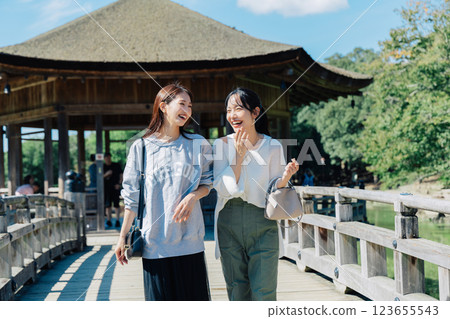 兩位女士在奈良旅行 123655543