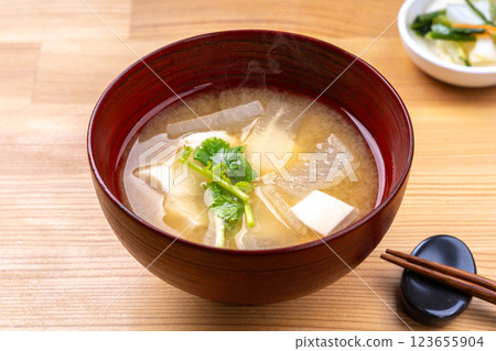 Tofu and radish miso soup 123655904