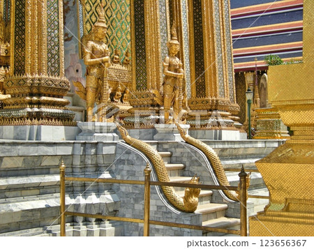 玉佛寺 (Wat Phra Kaew),曼谷,泰國 玉佛寺 (Wat Phra Kaew),曼谷,泰國 123656367