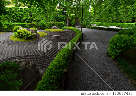 Myoshinji Taizoin Temple: Yin and Yang Garden 123657483