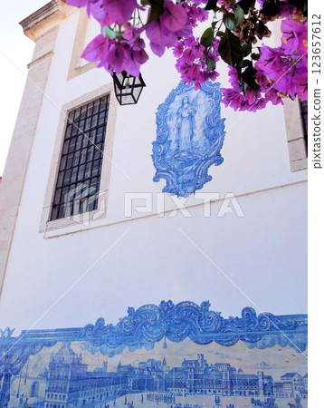 裝飾教堂牆壁的瓷磚（葡萄牙利薩博） 123657612