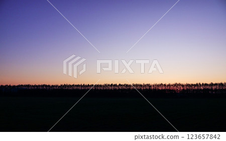 初春十勝平原日落後的魔幻時刻 123657842