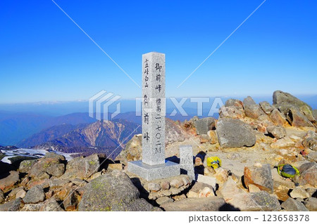 加賀白山：禦前峰山頂 123658378