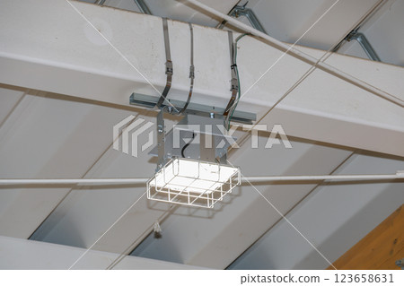天花板、照明、燈光、省電、電力、鐵皮屋頂、體育館、LED、倉庫、節能、電力 天花板、照明、燈光、省電、電力、鐵皮屋頂、體育館、LED、倉庫、節能、電力 123658631