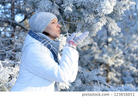 Portrait of beautiful woman posing in winter park 123658851