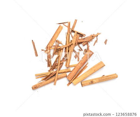 Broken Ceylon Cinnamon Isolated, Cinnamomum Verum Bark, Zeylanicum, Real Cinnamon Sticks 123658876