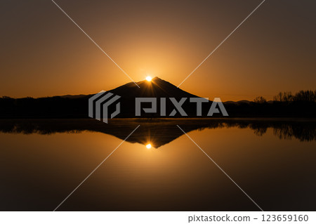 Sunrise over Mount Tsukuba Diamond Tsukuba 123659160