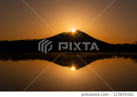 Sunrise over Mount Tsukuba Diamond Tsukuba Sunrise over Mount Tsukuba Diamond Tsukuba 123659162