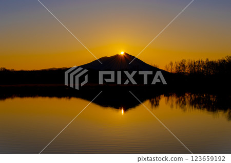 Sunrise over Mount Tsukuba Diamond Tsukuba 123659192