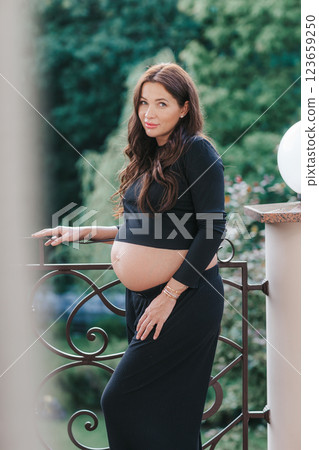 Beautiful pregnant woman at home in the doorway 123659250