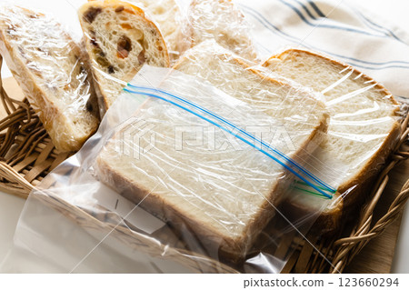How to store bread wrapped in plastic wrap 123660294